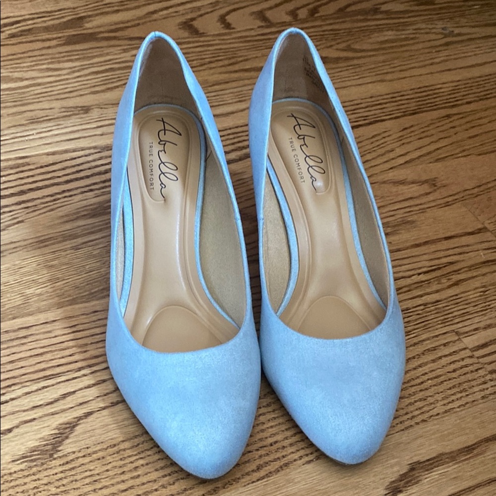 NWT Abella Light Blue Heels